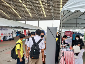 ปชส. และ วจก. ลงพื้นที่ออกบูธแนะแนวการศึกษาและอาชีพโรงเรียนพิบูลวิทยาลัย จ.ลพบุรี พบว่า ร้อยละ 75 ของนักเรียนหญิงที่เข้าร่วมการแนะแนวฯ มีความสนใจในหลักสูตรวิทยาศาสตรบัณฑิต 