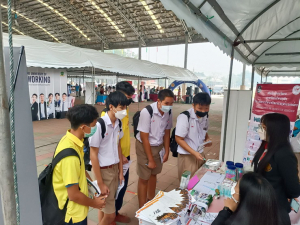 ปชส. และ วจก. ลงพื้นที่ออกบูธแนะแนวการศึกษาและอาชีพโรงเรียนพิบูลวิทยาลัย จ.ลพบุรี พบว่า ร้อยละ 75 ของนักเรียนหญิงที่เข้าร่วมการแนะแนวฯ มีความสนใจในหลักสูตรวิทยาศาสตรบัณฑิต 