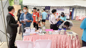 ปชส. และ วจก. ลงพื้นที่ออกบูธแนะแนวการศึกษาและอาชีพโรงเรียนพิบูลวิทยาลัย จ.ลพบุรี พบว่า ร้อยละ 75 ของนักเรียนหญิงที่เข้าร่วมการแนะแนวฯ มีความสนใจในหลักสูตรวิทยาศาสตรบัณฑิต 