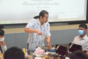 สาขาวิชาดนตรีศึกษาจัดอบรมการซ่อมแซม ดูแลเครื่องดนตรีไทย และเครื่องดนตรีสากลเบื้องต้น