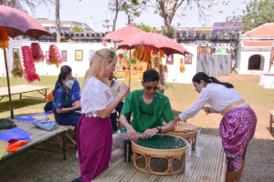 มรท. จัดกิจกรรมลานวัฒนธรรมพื้นบ้าน งานแผ่นดินสมเด็จพระนารายณ์มหาราช