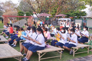 มรท. ร่วมกิจกรรมแต่งไทย ไหว้พระ เสริมบารมี