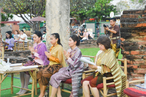 มรท. ร่วมกิจกรรมแต่งไทย ไหว้พระ เสริมบารมี