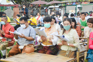มรท. ร่วมกิจกรรมแต่งไทย ไหว้พระ เสริมบารมี