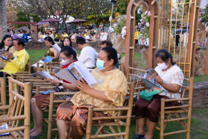 มรท. ร่วมกิจกรรมแต่งไทย ไหว้พระ เสริมบารมี