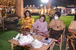 มรท. ร่วมกิจกรรมแต่งไทย ไหว้พระ เสริมบารมี