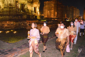 มรท. ร่วมกิจกรรมแต่งไทย ไหว้พระ เสริมบารมี