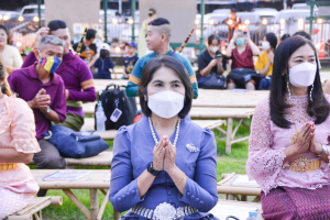 มรท. ร่วมกิจกรรมแต่งไทย ไหว้พระ เสริมบารมี