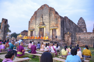 มรท. ร่วมกิจกรรมแต่งไทย ไหว้พระ เสริมบารมี