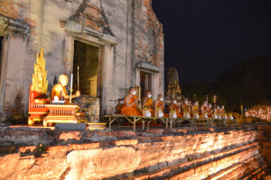 มรท. ร่วมกิจกรรมแต่งไทย ไหว้พระ เสริมบารมี