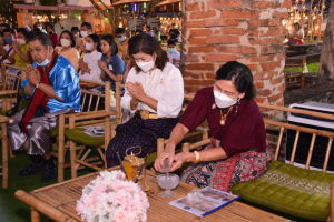 มรท. ร่วมกิจกรรมแต่งไทย ไหว้พระ เสริมบารมี