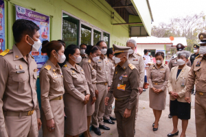 มรท. ร่วมต้อนรับองคมนตรีในโอกาสติดตาม ตรวจเยี่ยมโรงเรียนในโครงการกองทุนการศึกษา และโรงเรียนเครือข่ายฯ จังหวัดลพบุรี