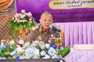 มรท. ร่วมต้อนรับองคมนตรีในโอกาสติดตาม ตรวจเยี่ยมโรงเรียนในโครงการกองทุนการศึกษา และโรงเรียนเครือข่ายฯ จังหวัดลพบุรี