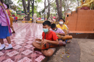 มรท. ร่วมต้อนรับองคมนตรีในโอกาสติดตาม ตรวจเยี่ยมโรงเรียนในโครงการกองทุนการศึกษา และโรงเรียนเครือข่ายฯ จังหวัดลพบุรี