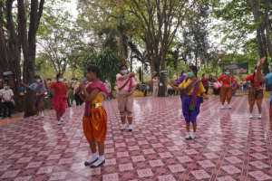 มรท. ร่วมต้อนรับองคมนตรีในโอกาสติดตาม ตรวจเยี่ยมโรงเรียนในโครงการกองทุนการศึกษา และโรงเรียนเครือข่ายฯ จังหวัดลพบุรี