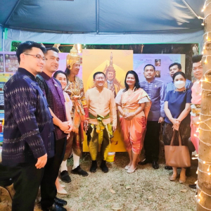มรท. ต้อนรับเลขาฯ รมต. อว., ผวจ.ลพบุรี และคณะ ในโอกาสเยี่ยมเยือนลานวัฒนธรรมพื้นบ้าน งานแผ่นดินสมเด็จพระนารายณ์ฯ