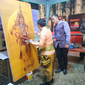 มรท. ต้อนรับเลขาฯ รมต. อว., ผวจ.ลพบุรี และคณะ ในโอกาสเยี่ยมเยือนลานวัฒนธรรมพื้นบ้าน งานแผ่นดินสมเด็จพระนารายณ์ฯ