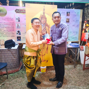 มรท. ต้อนรับเลขาฯ รมต. อว., ผวจ.ลพบุรี และคณะ ในโอกาสเยี่ยมเยือนลานวัฒนธรรมพื้นบ้าน งานแผ่นดินสมเด็จพระนารายณ์ฯ