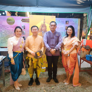 มรท. ต้อนรับเลขาฯ รมต. อว., ผวจ.ลพบุรี และคณะ ในโอกาสเยี่ยมเยือนลานวัฒนธรรมพื้นบ้าน งานแผ่นดินสมเด็จพระนารายณ์ฯ