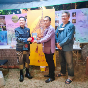 มรท. ต้อนรับเลขาฯ รมต. อว., ผวจ.ลพบุรี และคณะ ในโอกาสเยี่ยมเยือนลานวัฒนธรรมพื้นบ้าน งานแผ่นดินสมเด็จพระนารายณ์ฯ