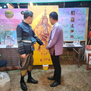 มรท. ต้อนรับเลขาฯ รมต. อว., ผวจ.ลพบุรี และคณะ ในโอกาสเยี่ยมเยือนลานวัฒนธรรมพื้นบ้าน งานแผ่นดินสมเด็จพระนารายณ์ฯ
