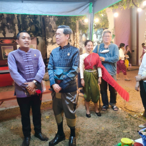 มรท. ต้อนรับเลขาฯ รมต. อว., ผวจ.ลพบุรี และคณะ ในโอกาสเยี่ยมเยือนลานวัฒนธรรมพื้นบ้าน งานแผ่นดินสมเด็จพระนารายณ์ฯ