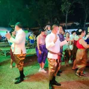 มรท. ต้อนรับเลขาฯ รมต. อว., ผวจ.ลพบุรี และคณะ ในโอกาสเยี่ยมเยือนลานวัฒนธรรมพื้นบ้าน งานแผ่นดินสมเด็จพระนารายณ์ฯ