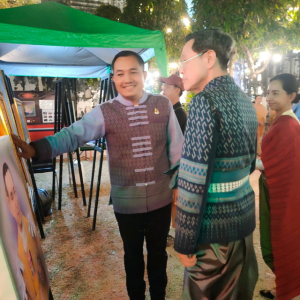 มรท. ต้อนรับเลขาฯ รมต. อว., ผวจ.ลพบุรี และคณะ ในโอกาสเยี่ยมเยือนลานวัฒนธรรมพื้นบ้าน งานแผ่นดินสมเด็จพระนารายณ์ฯ