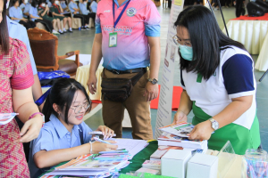 ปชส.มรท. ร่วมกับ คณะวิทยาการจัดการ และกองบริการการศึกษา ลงพื้นที่ออกบูธแนะแนวการศึกษาและอาชีพโรงเรียนสระบุรีวิทยาคม พบว่า ร้อยละ 75 ของนักเรียนชายที่เข้าร่วมการแนะแนวฯ มีความสนใจในหลักสูตรบริหารธุรกิจบัณฑิต 