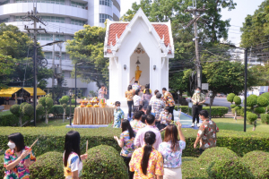 มรท. จัดงานทำบุญกลางบ้าน สืบสานประเพณีสงกรานต์