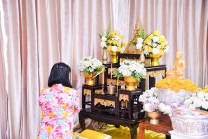 คณะ IT จัดกิจกรรมอบรมมารยาทไทย สรงน้ำพระและรดน้ำดำหัวเนื่องในวันสงกรานต์