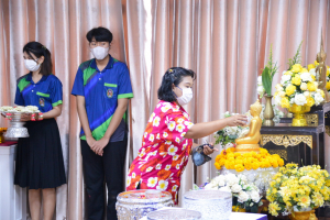 คณะ IT จัดกิจกรรมอบรมมารยาทไทย สรงน้ำพระและรดน้ำดำหัวเนื่องในวันสงกรานต์