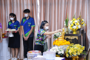 คณะ IT จัดกิจกรรมอบรมมารยาทไทย สรงน้ำพระและรดน้ำดำหัวเนื่องในวันสงกรานต์