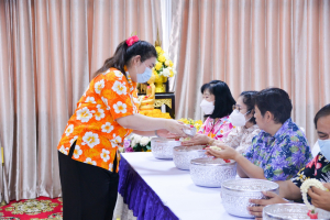 คณะ IT จัดกิจกรรมอบรมมารยาทไทย สรงน้ำพระและรดน้ำดำหัวเนื่องในวันสงกรานต์