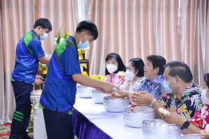 คณะ IT จัดกิจกรรมอบรมมารยาทไทย สรงน้ำพระและรดน้ำดำหัวเนื่องในวันสงกรานต์