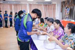 คณะ IT จัดกิจกรรมอบรมมารยาทไทย สรงน้ำพระและรดน้ำดำหัวเนื่องในวันสงกรานต์