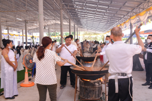 ผู้แทน มรท. ร่วมพิธีกวนข้าวทิพย์ (มธุปายาส) ถวายเป็นพุทธบูชา เนื่องในเทศกาลวันวิสาขบูชา ประจำปี 2566 