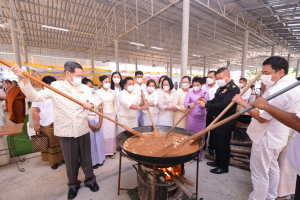 ผู้แทน มรท. ร่วมพิธีกวนข้าวทิพย์ (มธุปายาส) ถวายเป็นพุทธบูชา เนื่องในเทศกาลวันวิสาขบูชา ประจำปี 2566 