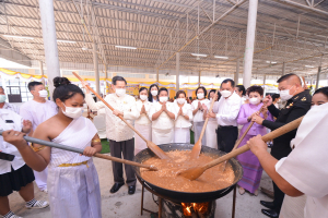 ผู้แทน มรท. ร่วมพิธีกวนข้าวทิพย์ (มธุปายาส) ถวายเป็นพุทธบูชา เนื่องในเทศกาลวันวิสาขบูชา ประจำปี 2566 