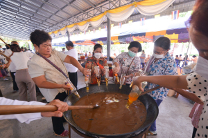 ผู้แทน มรท. ร่วมพิธีกวนข้าวทิพย์ (มธุปายาส) ถวายเป็นพุทธบูชา เนื่องในเทศกาลวันวิสาขบูชา ประจำปี 2566 