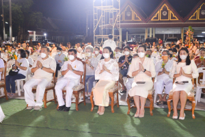 ผู้บริหาร ร่วมพิธีเวียนเทียนเนื่องในวันวิสาขบูชา