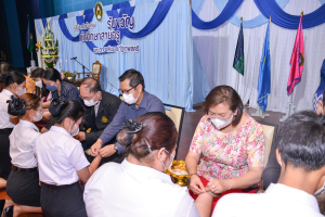 คณะครุศาสตร์ จัดพิธีฝากตัวเป็นศิษย์ รับขวัญนักศึกษาสายครู มรท.