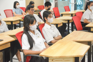 สาขาวิชาภาษาอังกฤษ ศศ.บ. จัดอบรมพัฒนาบุคลิกภาพและแนะแนวอาชีพแก่นักศึกษา ชั้นปี 4