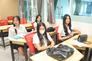 สาขาวิชาภาษาอังกฤษ ศศ.บ. จัดอบรมพัฒนาบุคลิกภาพและแนะแนวอาชีพแก่นักศึกษา ชั้นปี 4