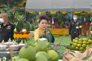อธิการบดี มรท. ร่วมพิธีอัญเชิญพระบรมราชานุสาวรีย์สมเด็จพระนารายณ์มหาราช ขึ้นสู่แท่นประดิษฐาน ภายใน มทบ.13