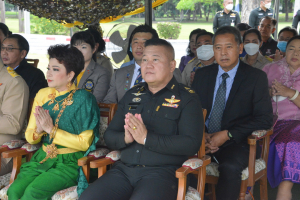 อธิการบดี มรท. ร่วมพิธีอัญเชิญพระบรมราชานุสาวรีย์สมเด็จพระนารายณ์มหาราช ขึ้นสู่แท่นประดิษฐาน ภายใน มทบ.13