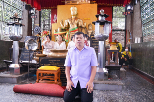 มรท. ร่วมพิธีบวงสรวงสักการะเจ้าพ่อพระกาฬเพื่อขออนุญาตบริหารจัดการปัญหาลิงลพบุรี