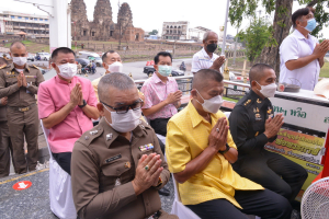 มรท. ร่วมพิธีบวงสรวงสักการะเจ้าพ่อพระกาฬเพื่อขออนุญาตบริหารจัดการปัญหาลิงลพบุรี