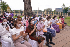 มรท. ร่วมพิธีบวงสรวงสักการะเจ้าพ่อพระกาฬเพื่อขออนุญาตบริหารจัดการปัญหาลิงลพบุรี