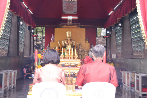 มรท. ร่วมพิธีบวงสรวงสักการะเจ้าพ่อพระกาฬเพื่อขออนุญาตบริหารจัดการปัญหาลิงลพบุรี